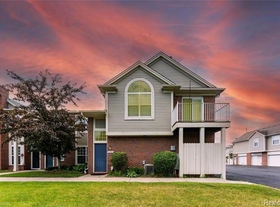 2165 LEIGHTON DR, Shelby Twp, MI 48317