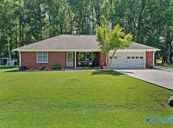 143 Katina Road, Hazel Green, AL 35750