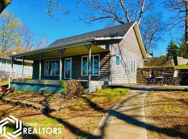 111 Cottage Lane, Montezuma, IA 50171