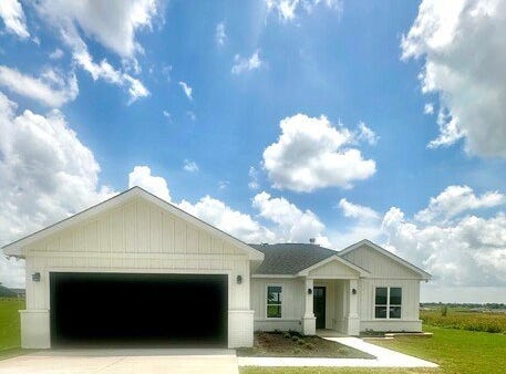 181 Pine Valley Dr, La Vernia, TX 78121