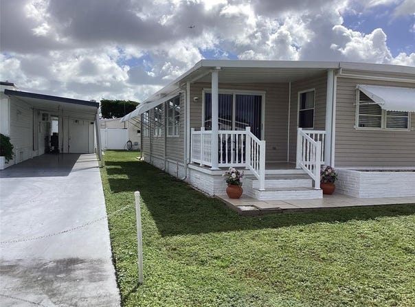 8550 SW 22nd St, Davie, FL 33324