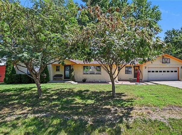 2929 N 153rd Terrace, Basehor, KS 66007