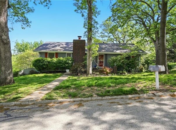802 High Drive, Excelsior Springs, MO 64024