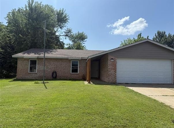 2411 Daniel, Muskogee, OK 74403
