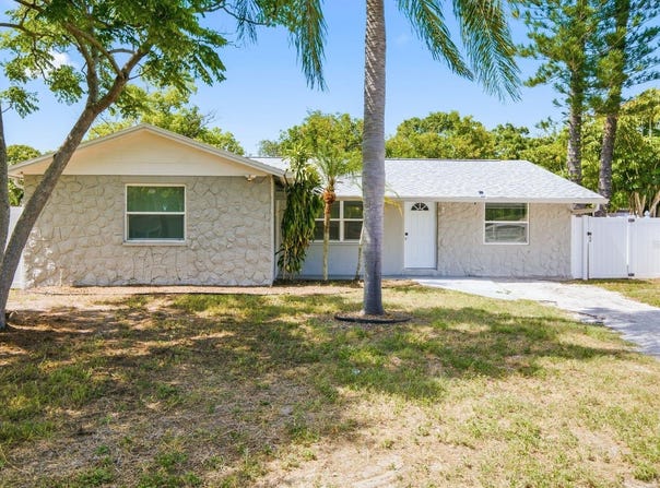 1119 17TH Avenue SW, LARGO, FL 33778