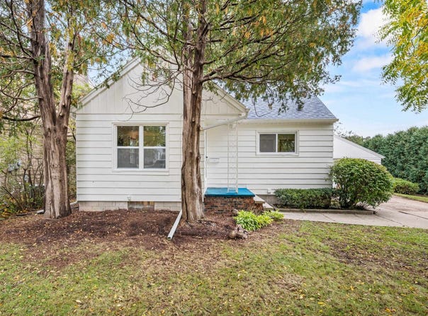 1112 LAWE Street, KAUKAUNA, WI 54130