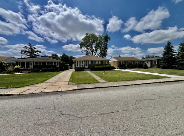 152 W 29th Place, Chicago Heights, IL 60411