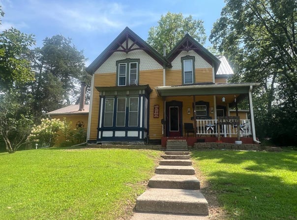 425 W 3rd St, Lamoni, IA 50140
