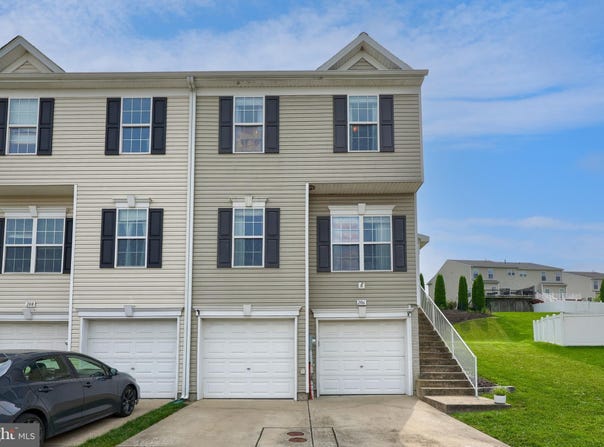 206 PENNSHIRE DRIVE, LANCASTER, PA 17603