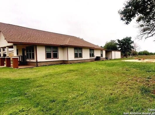 1121 N Oak, Pearsall, TX 78061