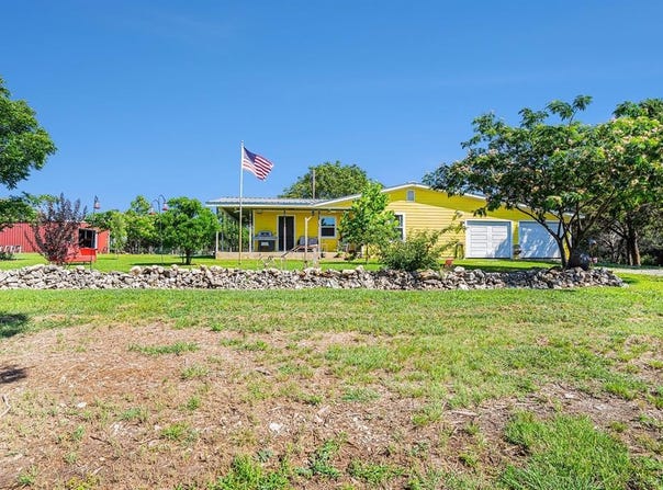 8737 Lakeview Drive, Cleburne, TX 76033