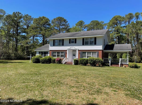 152 W Bayshore Drive, Cedar Island, NC 28520
