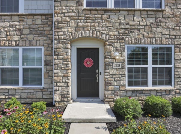 280 Autumn Ridge Circle, Pickerington, OH 43147