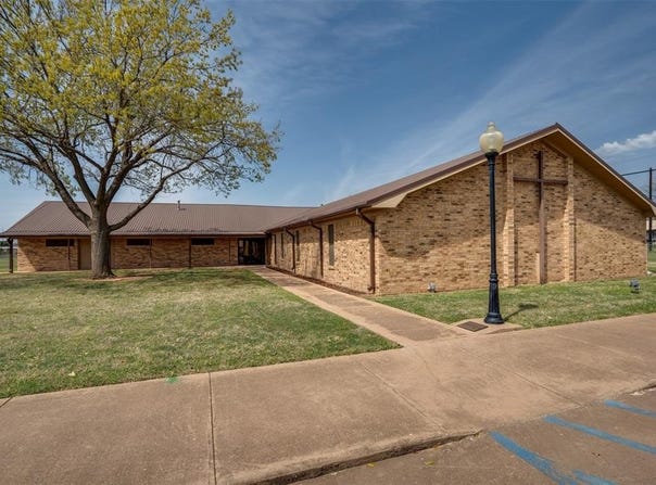 802 N 1st Street, Iowa Park, TX 76367