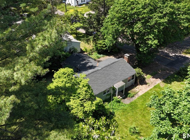 95 Riverside Drive, Hamden, CT 06518