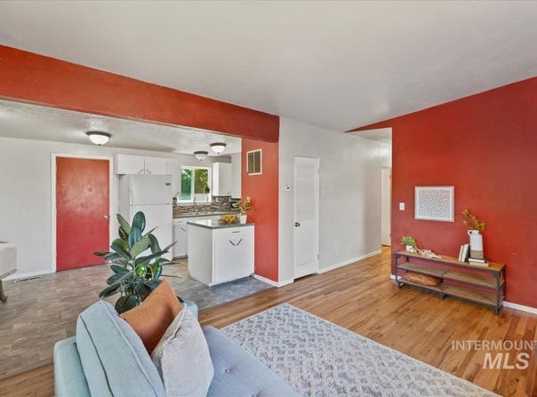 1325 E 5th N, Mountain Home, ID 83647