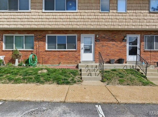 10660 Carroll Wood Way, St Louis, MO 63128