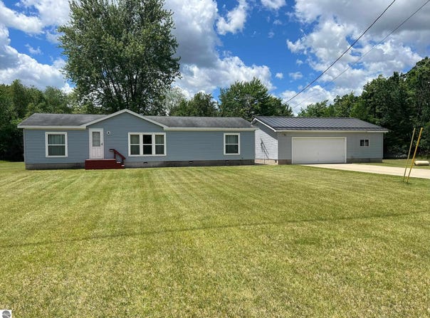 3333 N Ferris Road, Sumner, MI 48889