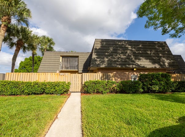 2604 26th Way, West Palm Beach, FL 33407