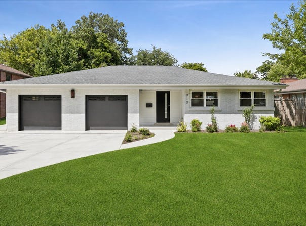 910 Glenview Road, Glenview, IL 60025