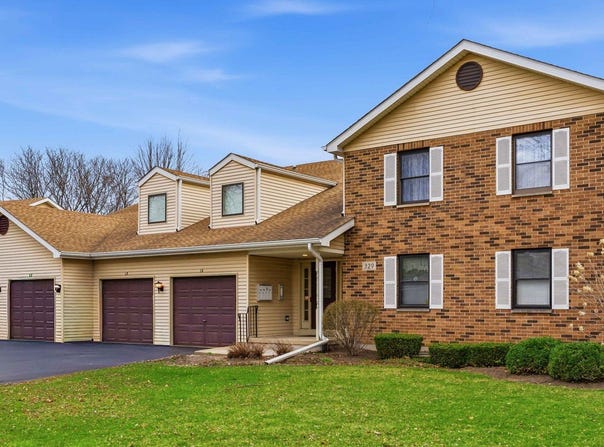 329 Everett Avenue, Crystal Lake, IL 60014