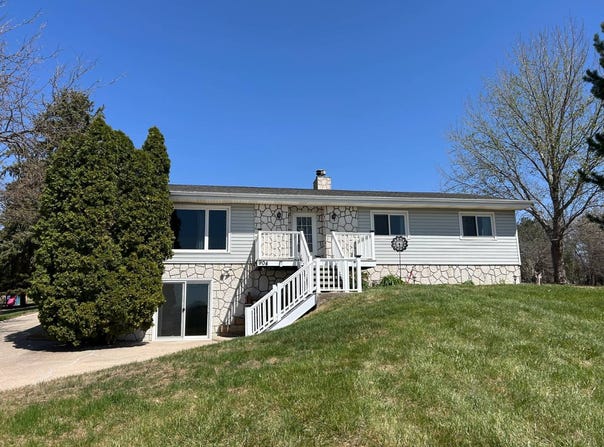 904 E 3rd St, Neligh, NE 68756