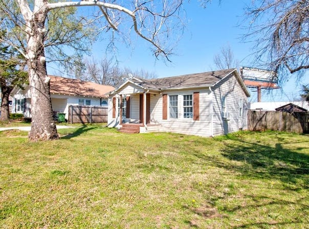 807 Chestnut Street, Aubrey, TX 76227