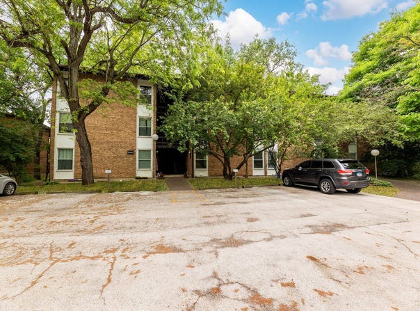 5537 E Lake Drive, Lisle, IL 60532