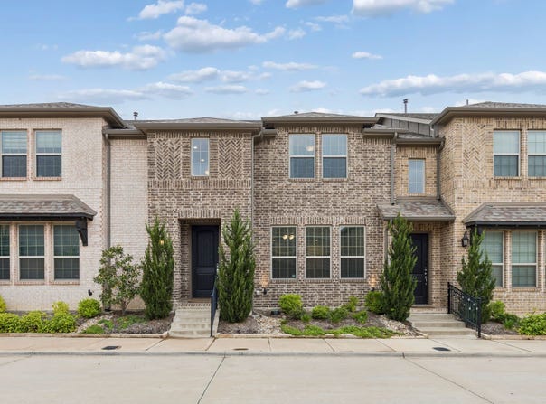 911 Ponds Edge Lane, Euless, TX 76040