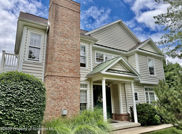 901 Ohenry Close, Moosic, PA 18507
