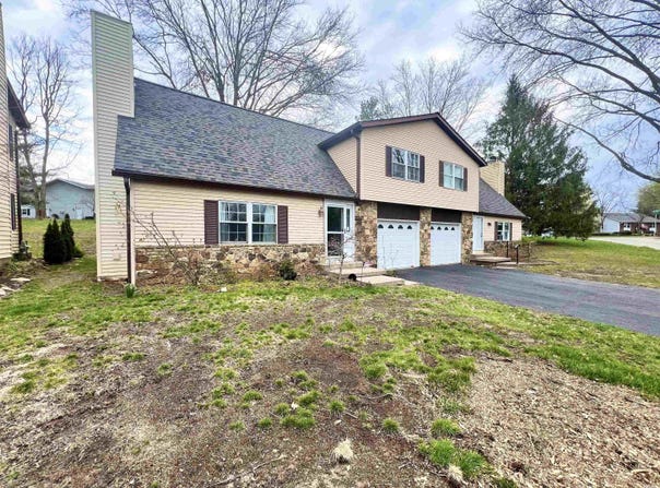 3840 S Laurel Court, Bloomington, IN 47401