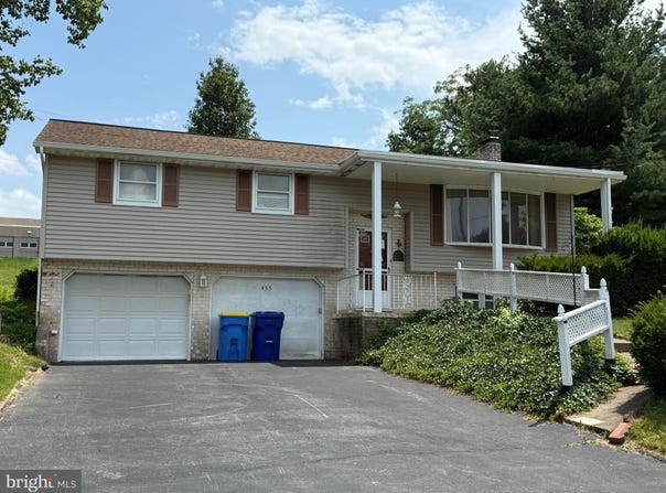 435 FREDERICK DRIVE, DALLASTOWN, PA 17313