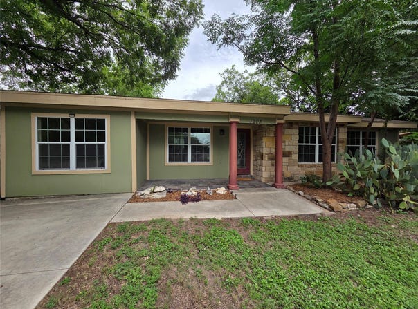 1203 Haynes ST, San Marcos, TX 78666