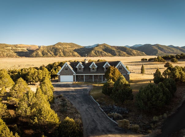2250 E PAUNSAUGUNT CLIFFS Dr, Hatch, UT 84735