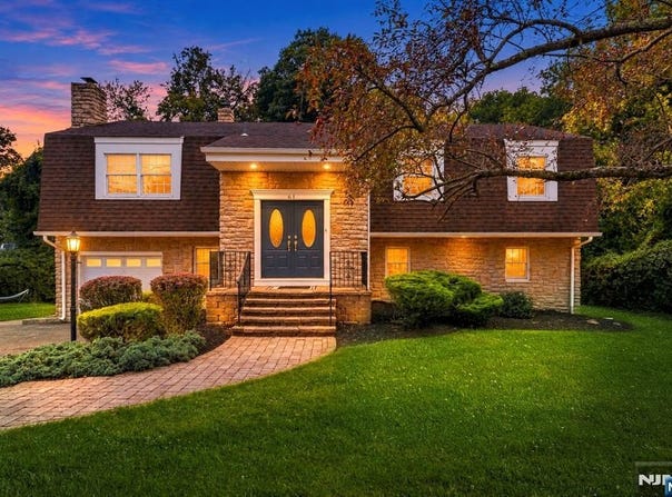 61 Geoffrey Way, Wayne, NJ 07470