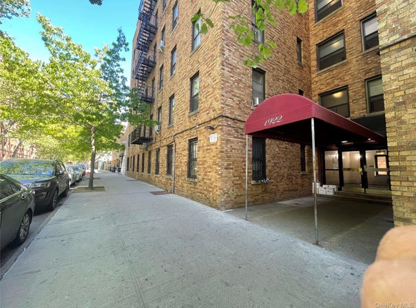 1922 McGraw Avenue, Bronx, NY 10462