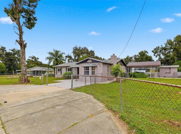 201 E WHEELER Road, SEFFNER, FL 33584