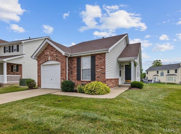 153 Bayhill Village Drive, O'Fallon, MO 63368