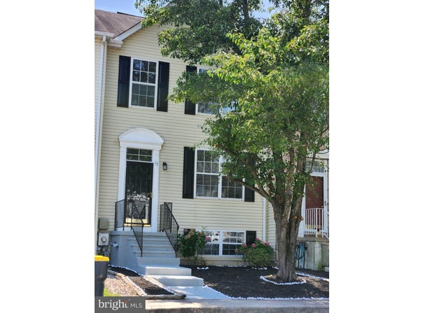 17 VERSAILLES COURT, NEWARK, DE 19702