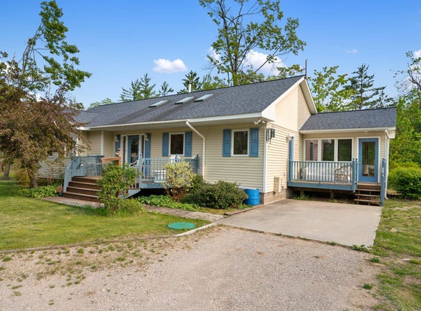 10134 Upper Mograin Road, Cheboygan, MI 49721