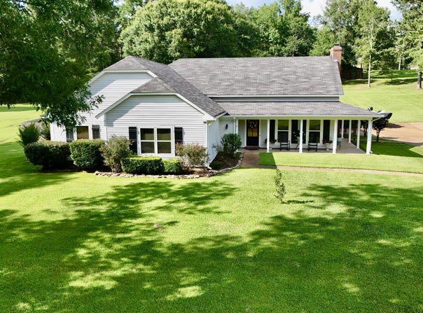 102 Water Oaks Drive, Clinton, MS 39056
