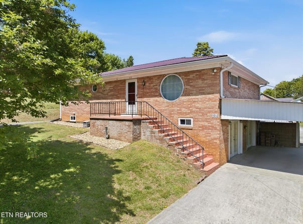1012 Bennett St, Sweetwater, TN 37874