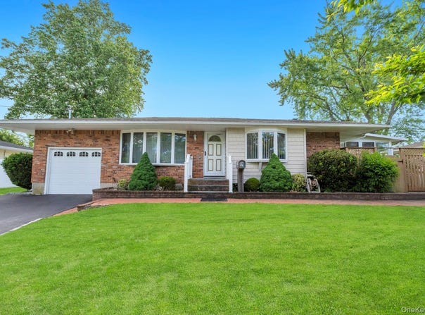 13 Fruitwood Lane, Commack, NY 11725
