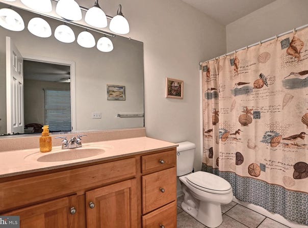 8 VILLAGE GREEN DRIVE, OCEAN VIEW, DE 19970