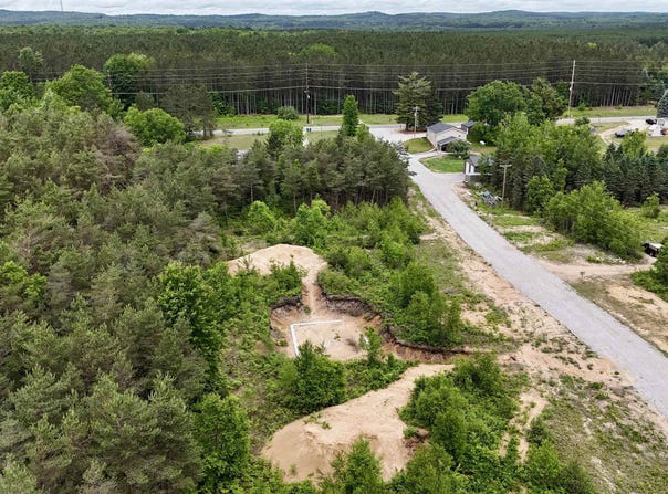 2406 E 32 Road, Cadillac, MI 49601