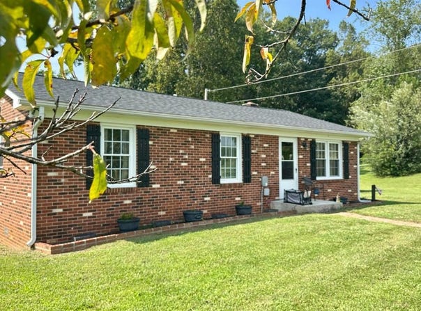 1281 Lone Oak Crossing, Huddleston, VA 24104