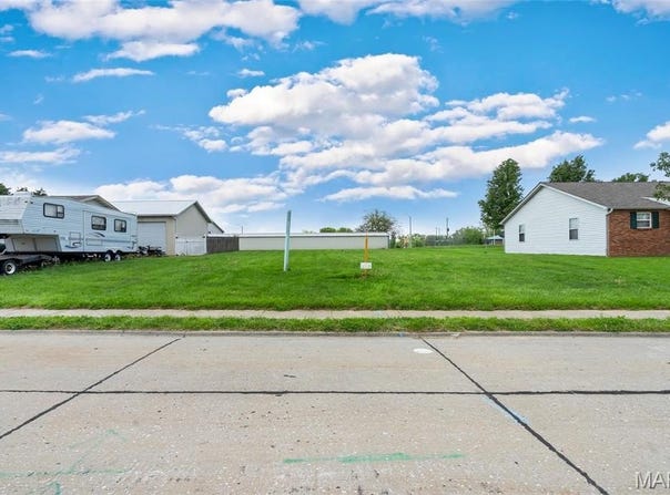 108 E Harrisonville Drive, Valmeyer, IL 62295