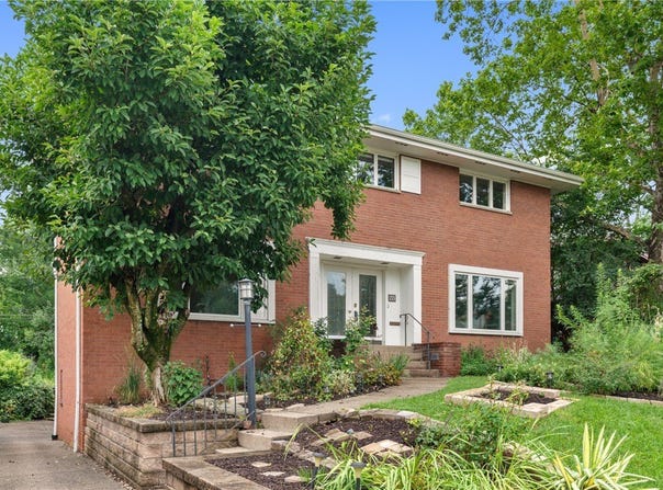 133 Hartwood Dr, Point Breeze, PA 15208