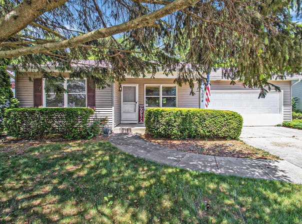 1983 Greenock Street, South Bend, IN 46614