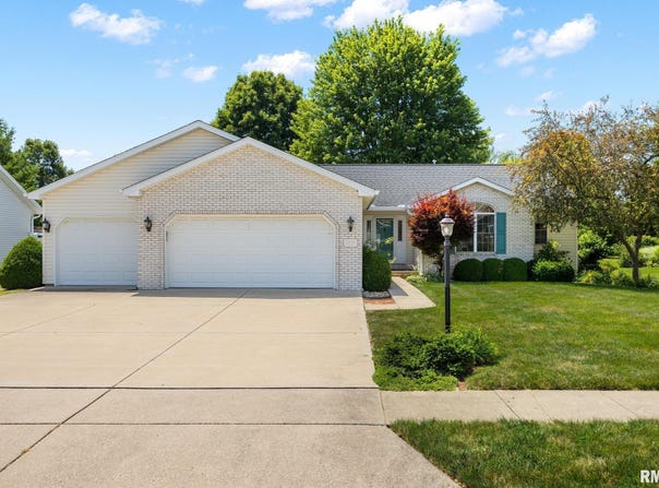 1010 WELLINGTON Drive, Washington, IL 61571